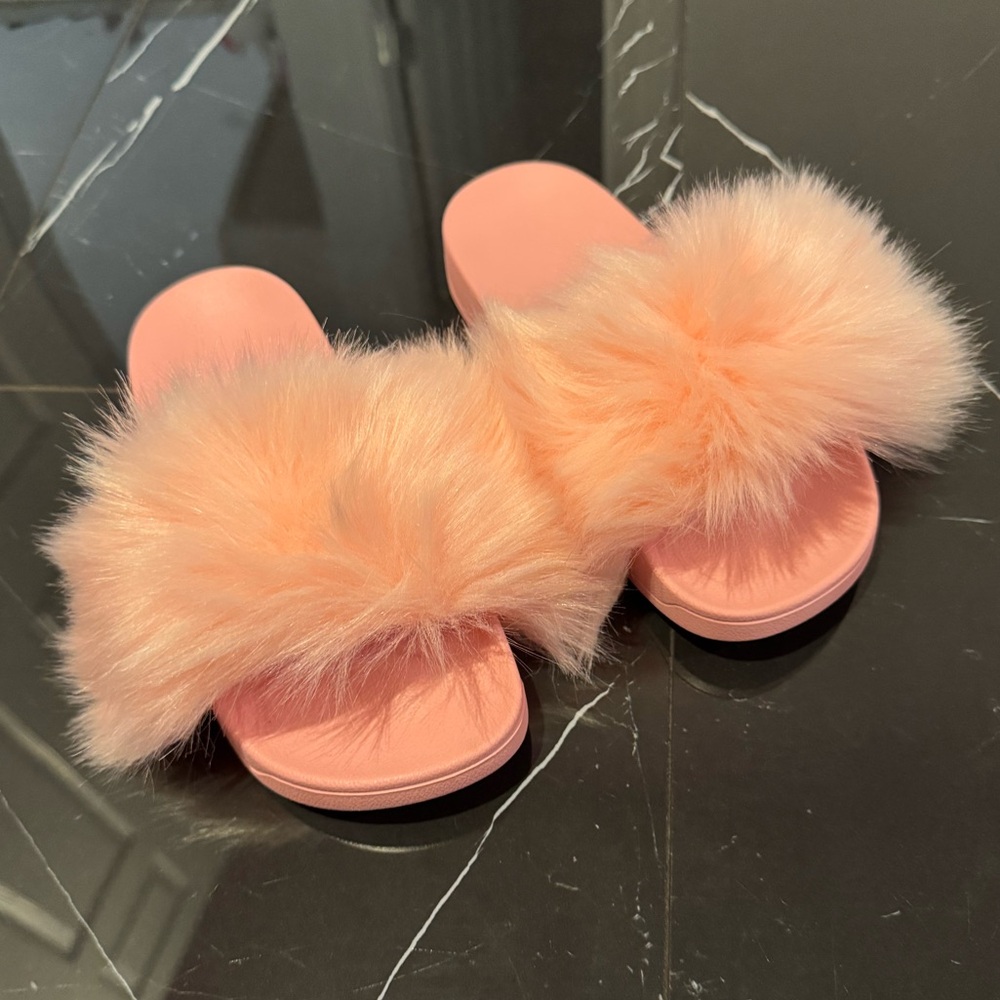 Pink Fuzzy Slides sz 6
